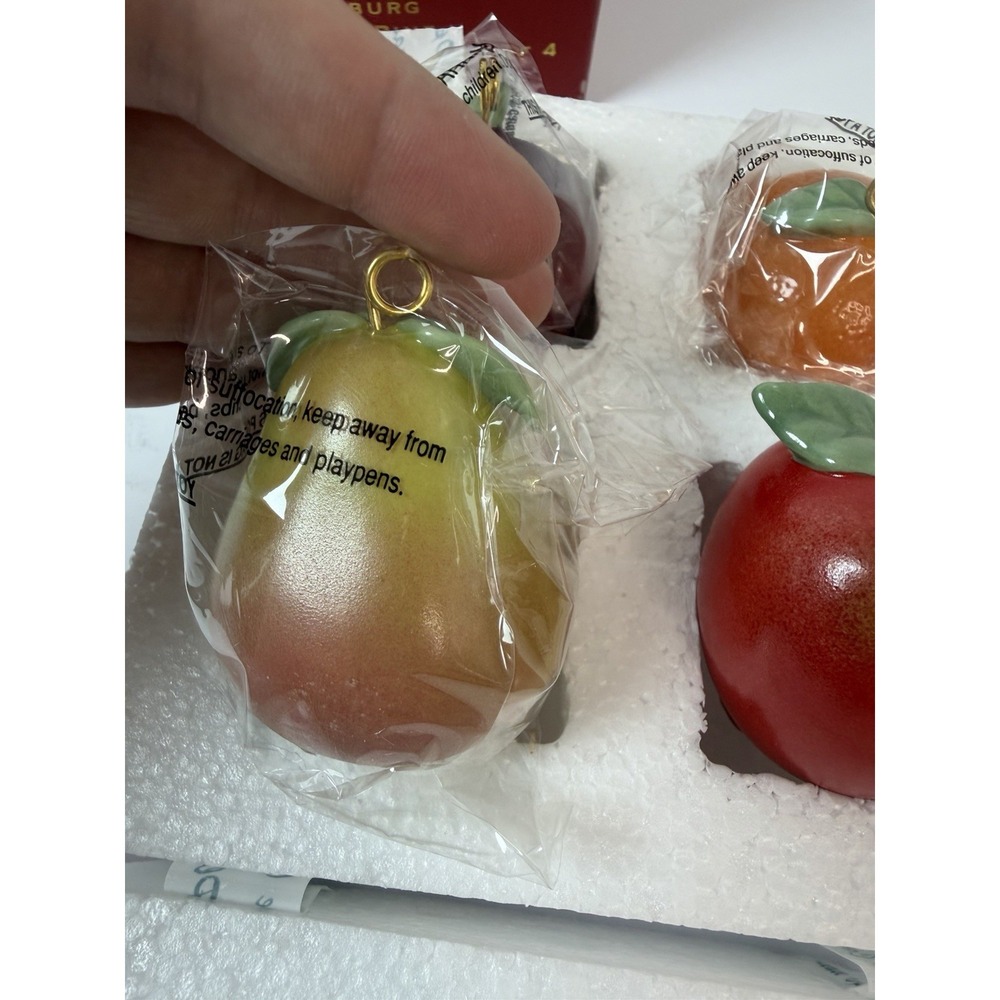Lenox Williamsburg Boxwood And Pine Fruit Place card Holder Set Of 4 - Picture 3 of 11